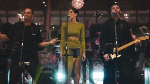 The full band show