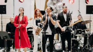 The full band show