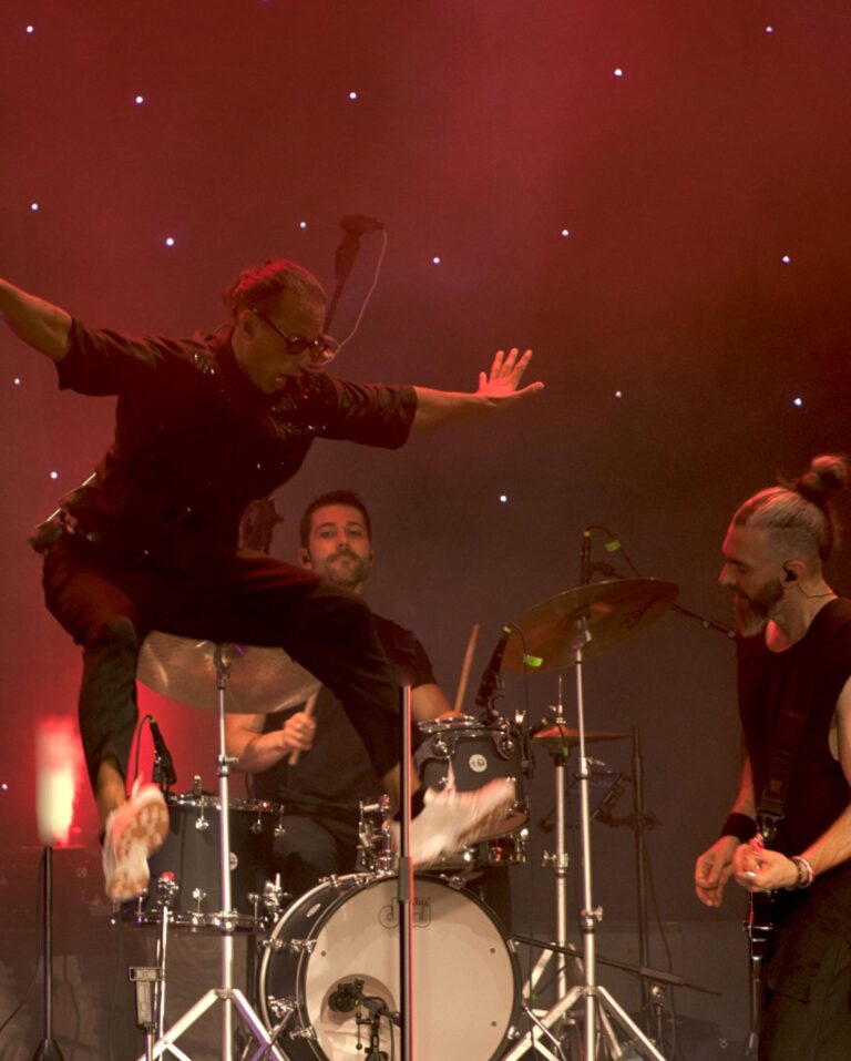 One Take The Band — ζωντανή μπάντα One Take Productions