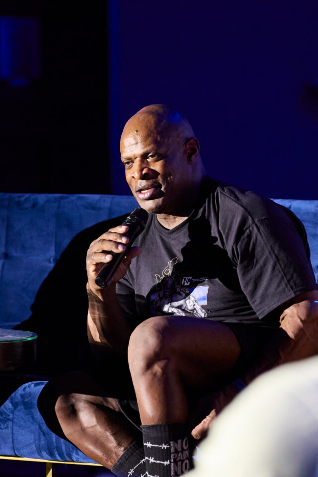 Ο Ronnie Coleman μιλά στο σεμινάριο στην Αθήνα
