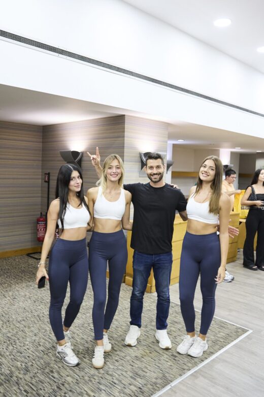 Η ομάδα των promoters με τον παρουσιαστή του σεμιναρίου