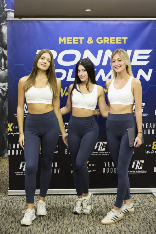Promoters της FitOne μπροστά στο backdrop του σεμιναρίου