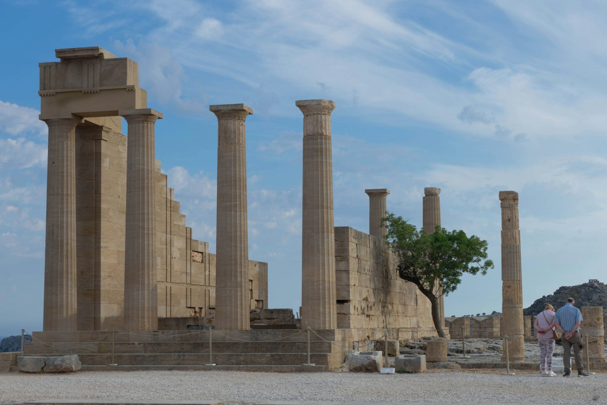 Οι κίονες της Ακρόπολης της Λίνδου στη Ρόδο